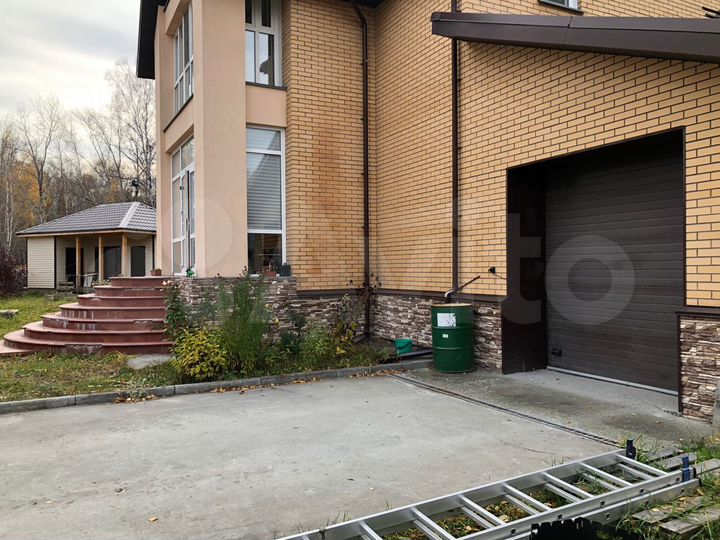 Коттедж 280 м² на участке 8 сот.