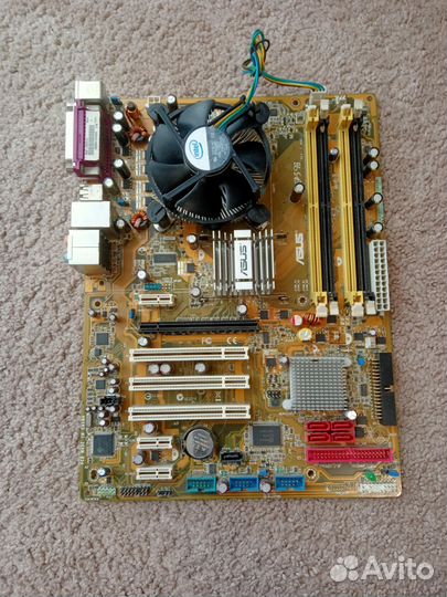 Материнская плата с процессором и кулером