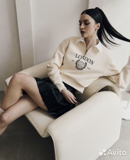 Lichi бежевый свитшот с воротником и принтом