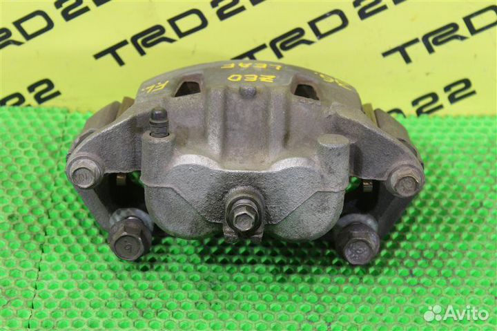 Суппорт тормозной передний левый Nissan Leaf ZE0