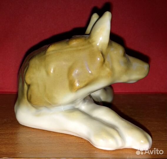 Фарфоровая статуэтка. Собака. Рига