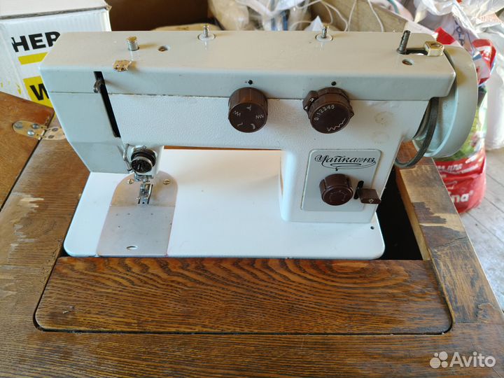 Швейная машинка чайка 143