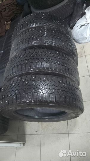 Bridgestone Blizzak Spike-01 225/65 R17 106T