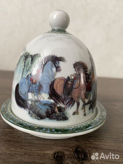 Лимонница. Новый год. Лошади