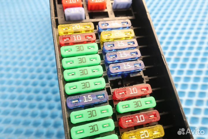 Блок предохранителей Volkswagen 6R0937615A