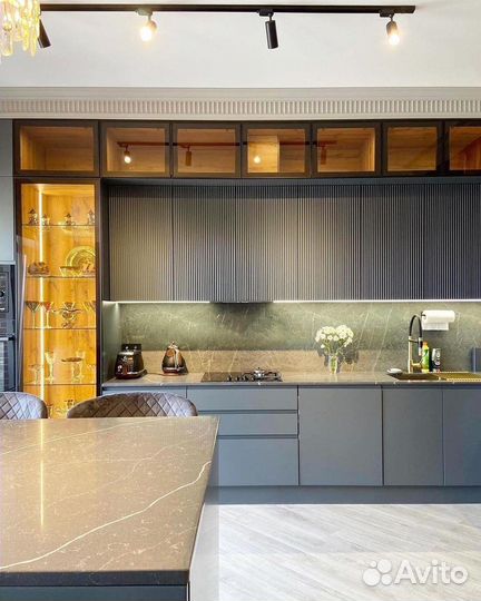 Кухня с пеналом под заказ