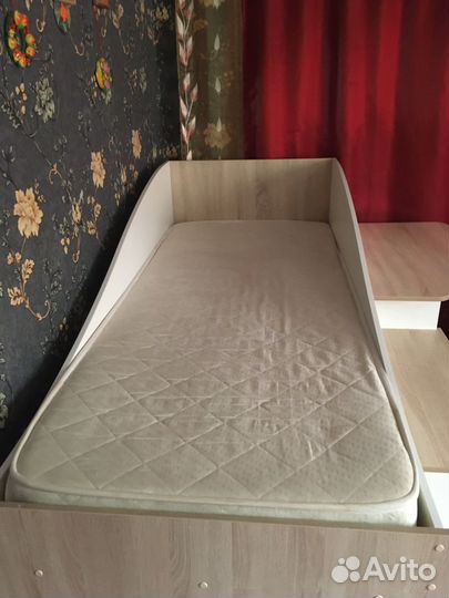 Кровать чердак со столом