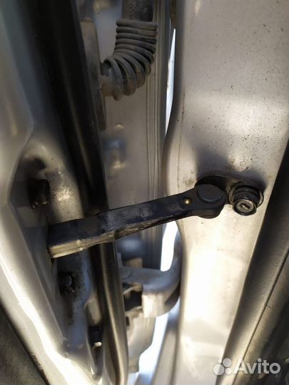 Ограничитель дверей Hyundai Sonata 5 тагаз 2005г