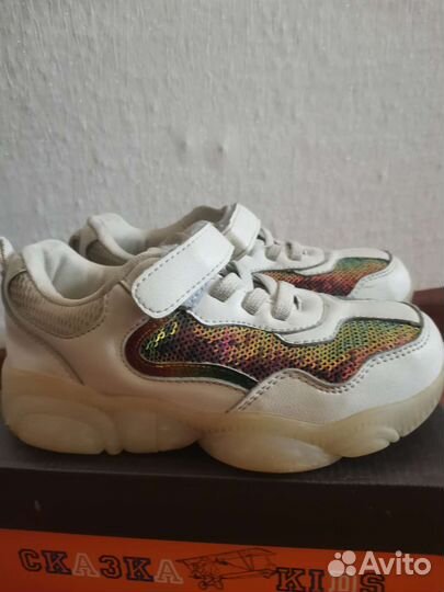 Кроссовки для девочки