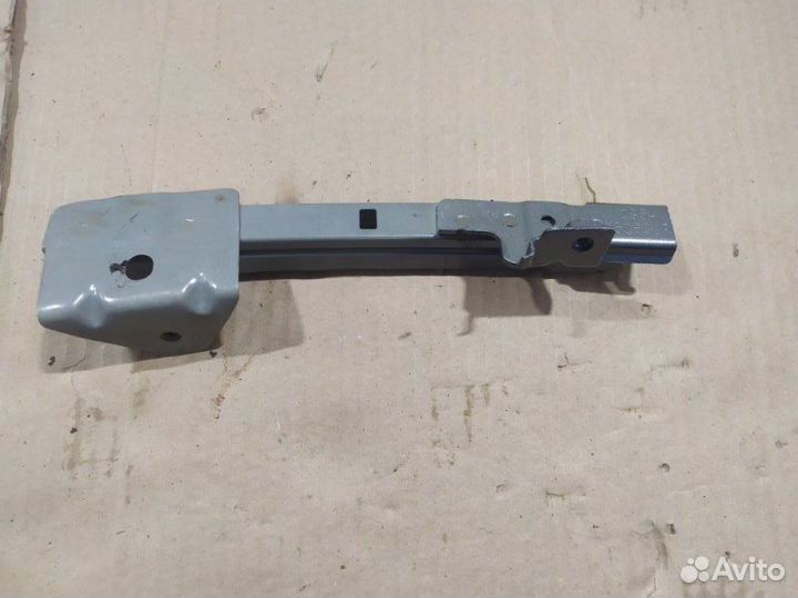 Направляющая стекла задняя левая Nissan Terrano