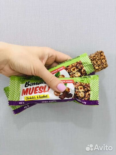 Питательные батончики Bombbar в упаковке новые