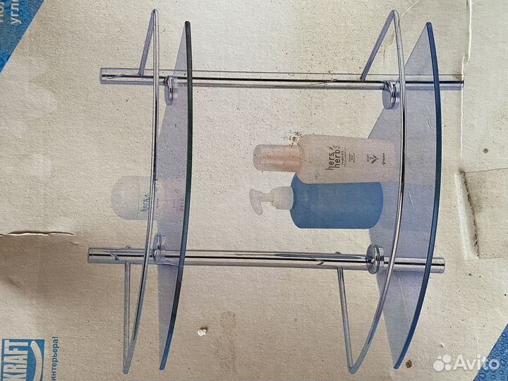 Стеклянная полка для ванных принадлежностей