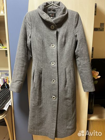 Пальто зимнее женское приталенное длинное серое