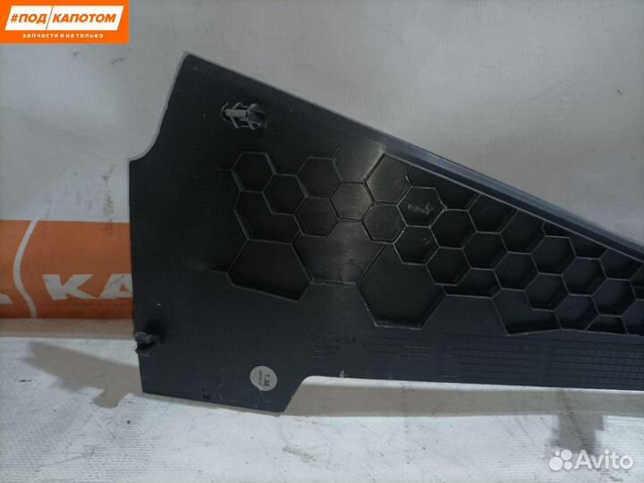 Декоративная накладка центральной консоли Volvo 2