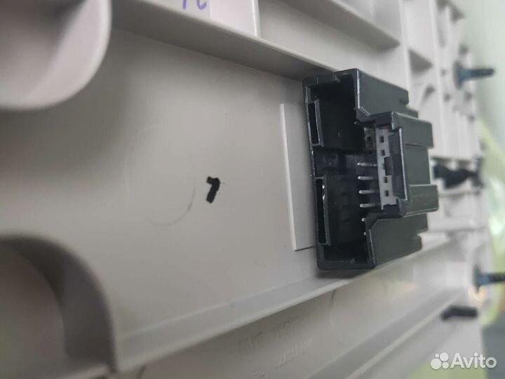 Дисплей мультимедиа Chevrolet Tahoe 2006-2014