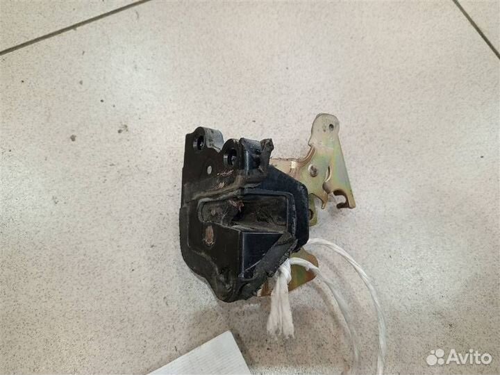 Замок багажника Toyota Land Cruiser 100 1998-2007