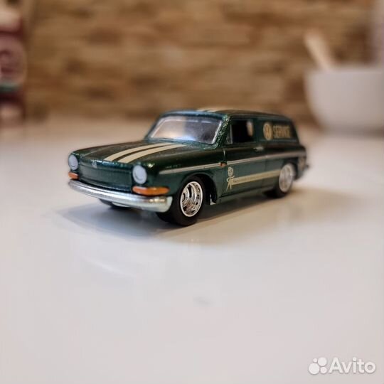 '69 VW Squareback 50th Favorites Hot Wheels 1:64