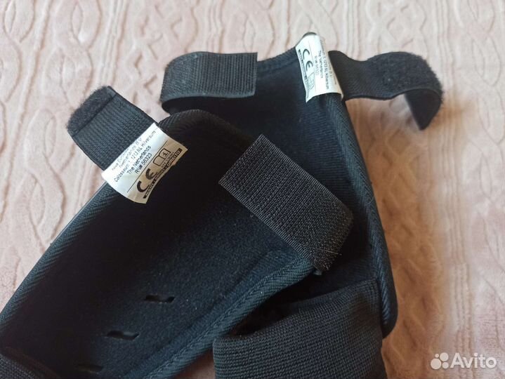 Щитки футбольные Nike размер S (120-130 см)