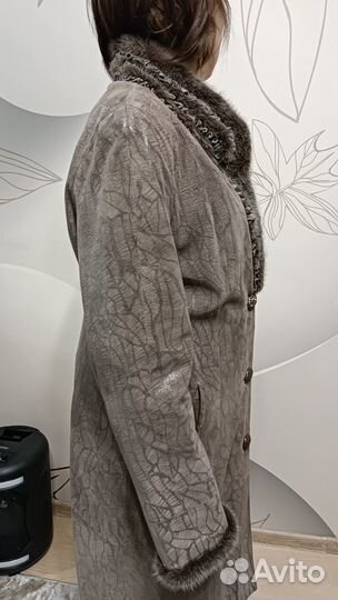 Демисезонный плащ пальто из натуральной кожи и мех