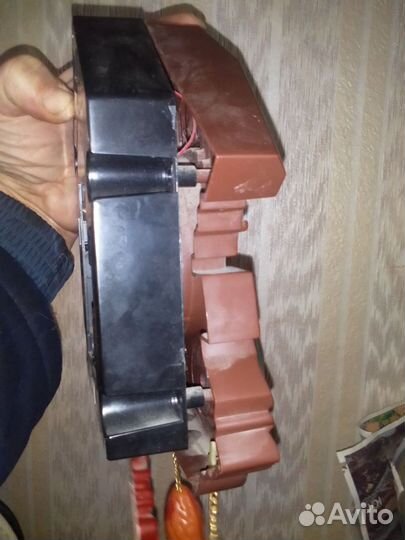 Настенные часы пластмассовые