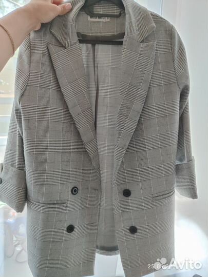 Пиджаки и жакеты женские 42 44