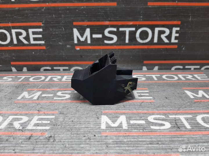 Крепление радиатора правое Bmw 3-Series E46