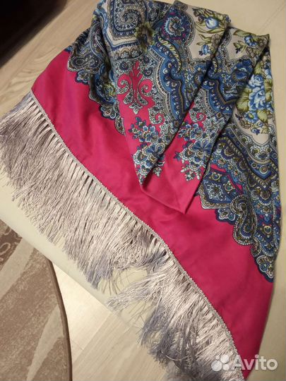 Платок в павловопосадском стиле новый