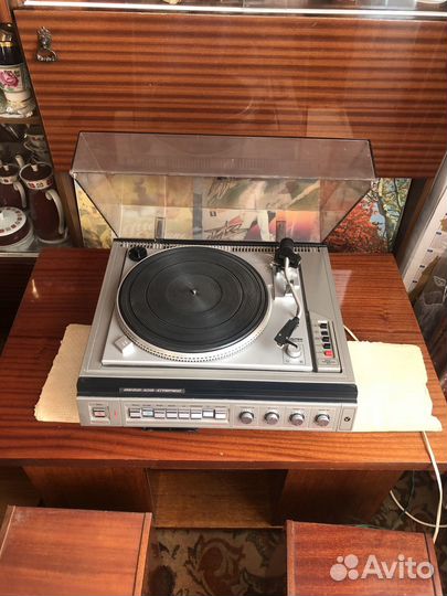 Виниловый проигрыватель