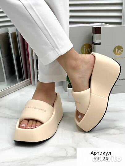 Шлепки на платформе