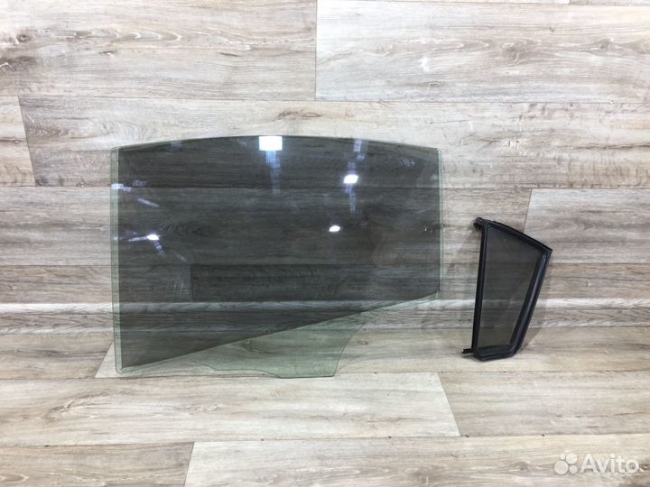 Стекло левое правое переднее заднее Mazda 3 BK бк