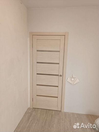 Влагостойкие светлые двери 