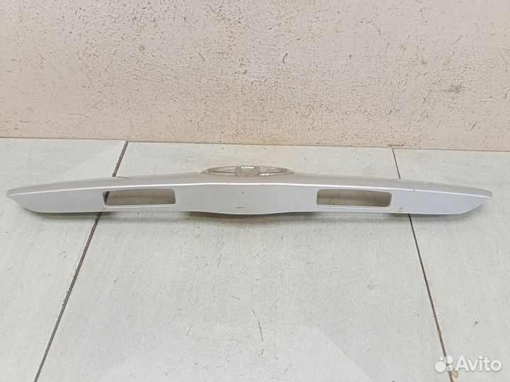 Накладка крышки багажника