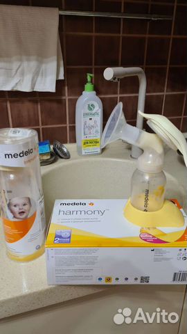 Молокоотсос medela ручной и бутылочка