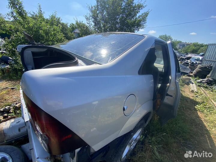 Крыло заднее правое Ford Focus 1