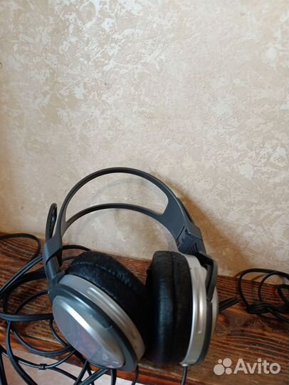 Наушники ретро