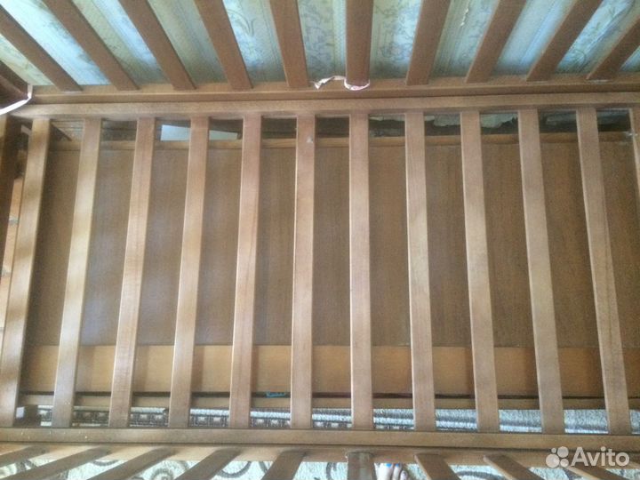 Детская кровать с маятником и ящиком