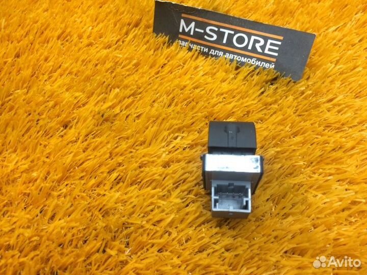 Кнопка стеклоподъемника передняя левая Audi A4