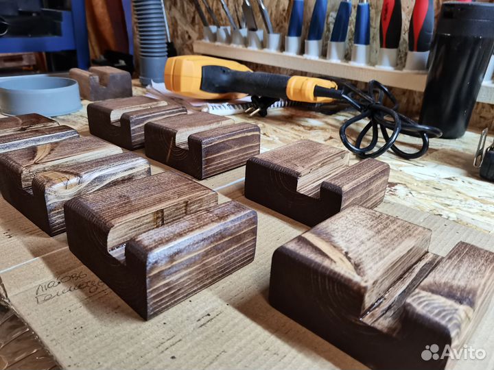 Подставка для телефона из дерева