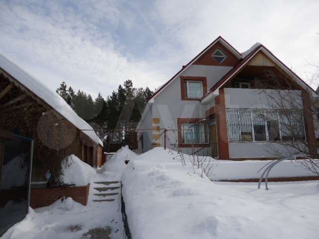 Коттедж 302,8 м² на участке 14,5 сот.