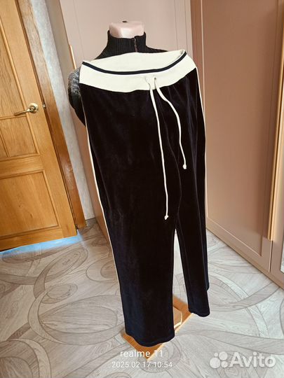 Костюм из велюра черный с отделкой