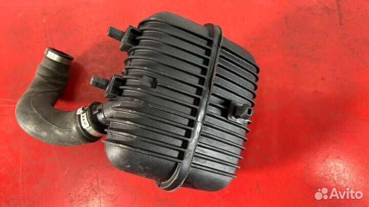 Резонатор воздушного фильтра Audi A6 C6 2.0 BRE