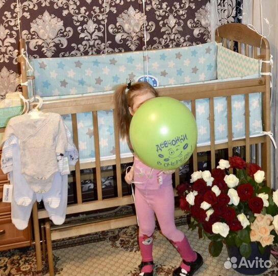 Детская кроватка с маятником и с матрасом