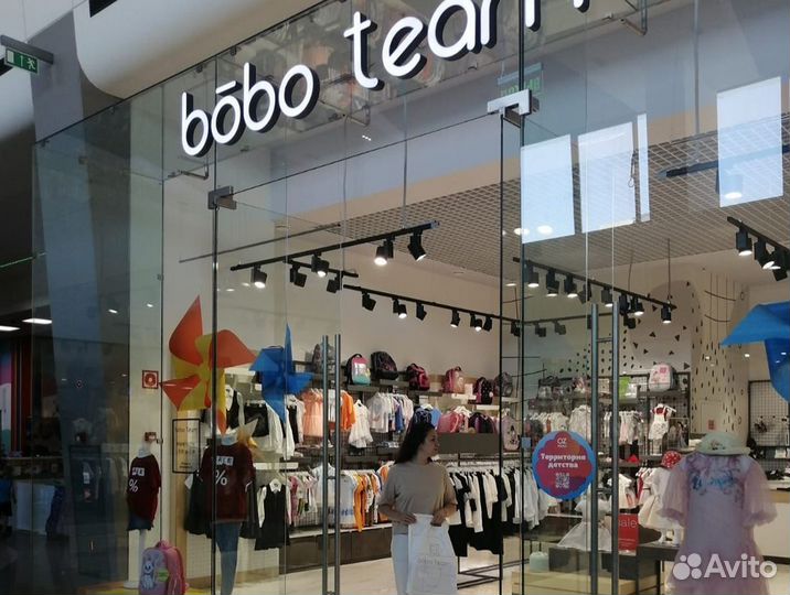 Продавец детских костюмов и нарядов