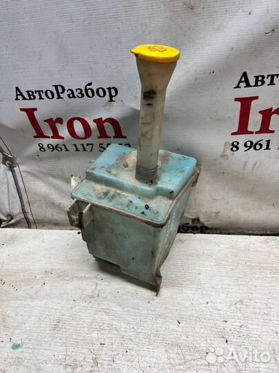 Бачок омывателя Nissan Maxima a33 Cefiro