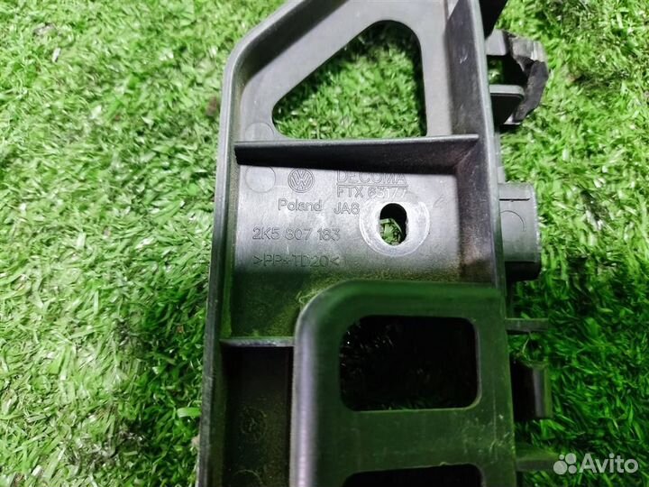 Кронштейн бампера переднего левый volkswagen Cadd