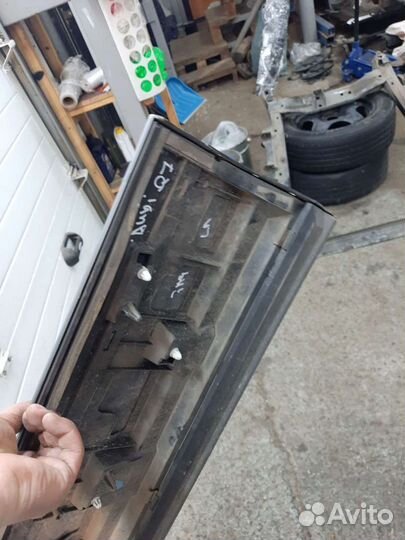 Audi q7 накладка двери задняя левая