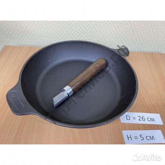 Сковорода чугунная с деревянной съемной ручкой 26