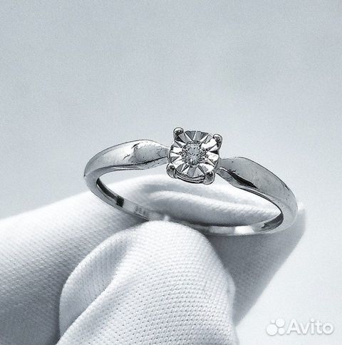 Золотое кольцо с бриллиантом 17р