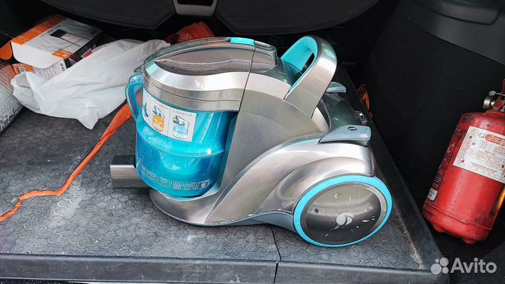 Пылесос Vitek с аквафильтром