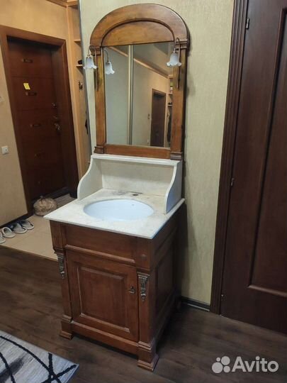 Раковина с тумбой и зеркалом
